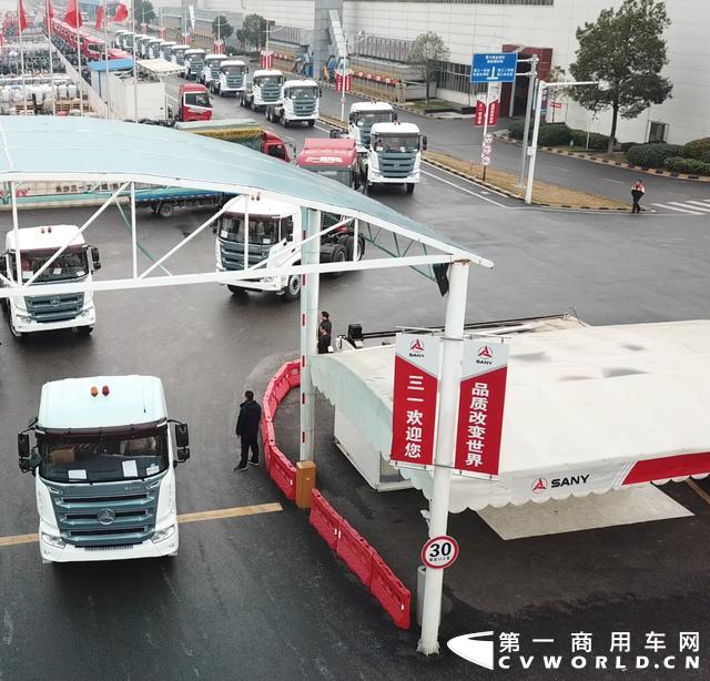 2019年12月29日，三一重卡首个国际订单第一批次40辆重载牵引车在三一工业城东厂区正式发车，这标志着三一重卡进军国际市场迈出了实质性的一步。