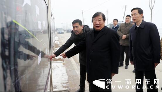 1月10日上午9点，谭旭光率队专程前往山东菏泽鄄城，调研考察潍柴在当地的扶贫项目建设情况。
