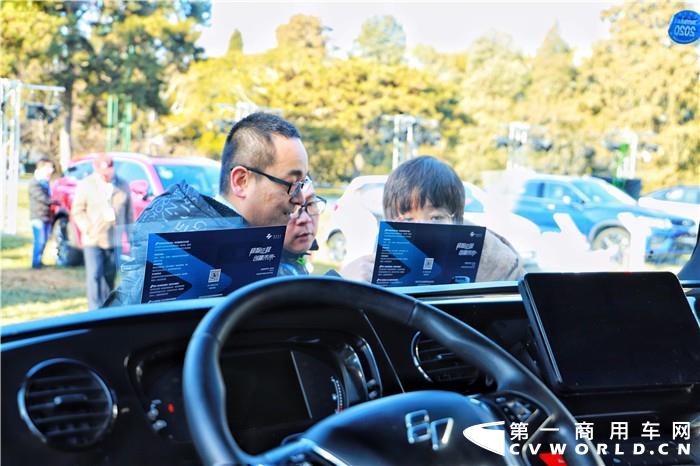 1月10日-12日，“中国电动汽车百人会论坛（2020）” 在北京钓鱼台国宾馆召开 。论坛以“把握形势、聚焦转型、引领创新”为主题，印证了电咖商用车发展轨迹和思路。在这场电动车领域最具影响力的盛会上，天际汽车电咖商用车携ER600隆重登场，展示了公司面向未来的创新能力和成果，获得了与会领导以及行业专家、学者、精英的一致认可。