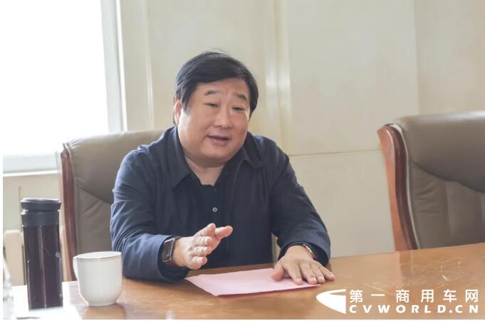 3月24日下午3点30分，山东重工集团董事长谭旭光到济南党家庄中国重汽卡车股份公司调研，向全体干部员工发出动员令。

