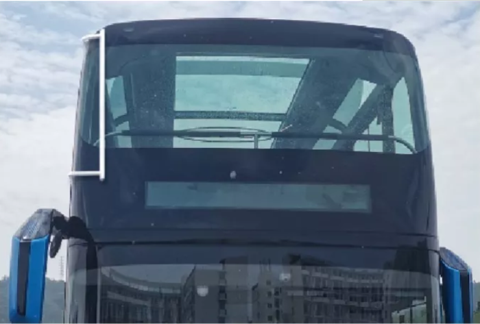 2020年6月17日，工业和信息化部公示了《道路机动车辆生产企业及产品公告》（第334批），在车辆新产品公示清单中，一款全新造型的纯电动低地板双层城市客车引起广泛关注。这便是来自比亚迪的BYD6120BD1EV1双层巴士，这也是比亚迪首款三轴纯电动双层巴士。