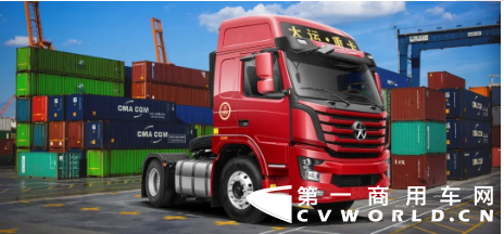 大运N8V 4*2港运牵引车，专为港口集装箱运输打造，高效运载，多面运输，驾驶室空间大，舒适性面面俱到。

