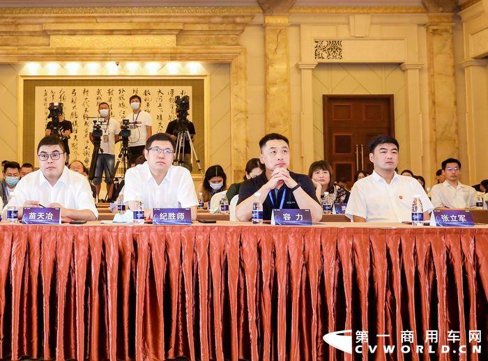 2020年7月31日，“智慧解放 定义未来”——一汽解放&满帮定义车产销20000辆暨独家优享货源发布会，在南京隆重举行。