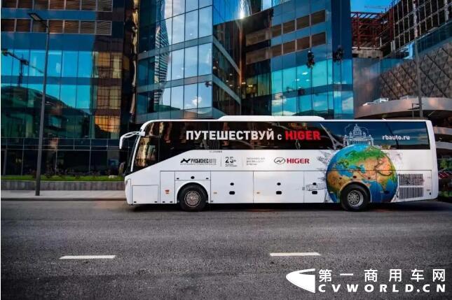 近日，批量苏州金龙海格旅游客车正式交付俄罗斯远东地区。萨哈林州首府南萨哈林斯克，萨哈林州、南萨哈林斯克市两级政府领导，以及苏州金龙俄罗斯经销商代表参加交付仪式