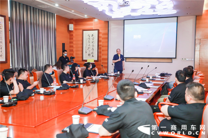 “云巅高速”之旅挑战前的驾驶培训.png