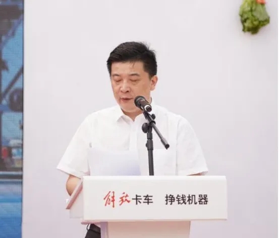 2020年8月26日，东莞港供应链有限公司40台一汽解放港内重载牵引车正式交付使用，此批车辆为2020款J6P 4X2 420马力新港口车第一批港内大客户订单。