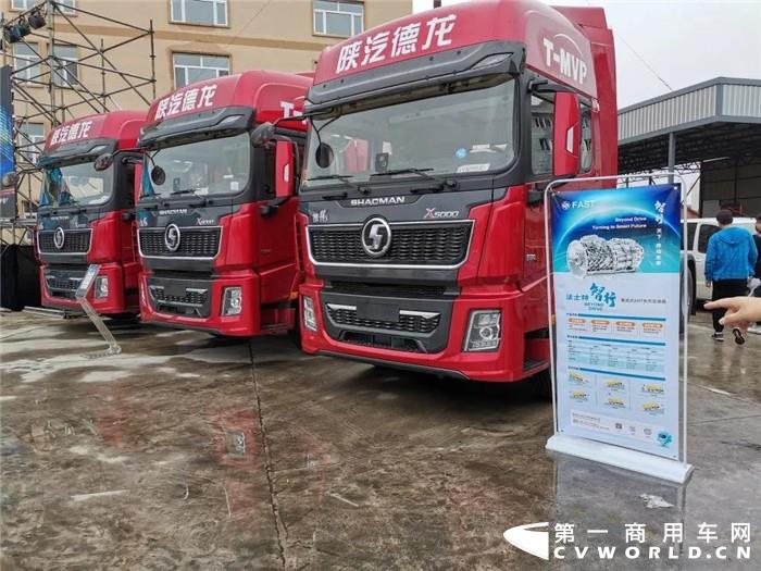 日前，搭载法士特最新一代集成式AMT+液力缓速器的高端牵引车在黑龙江绥化批量交付，现场订车328辆。