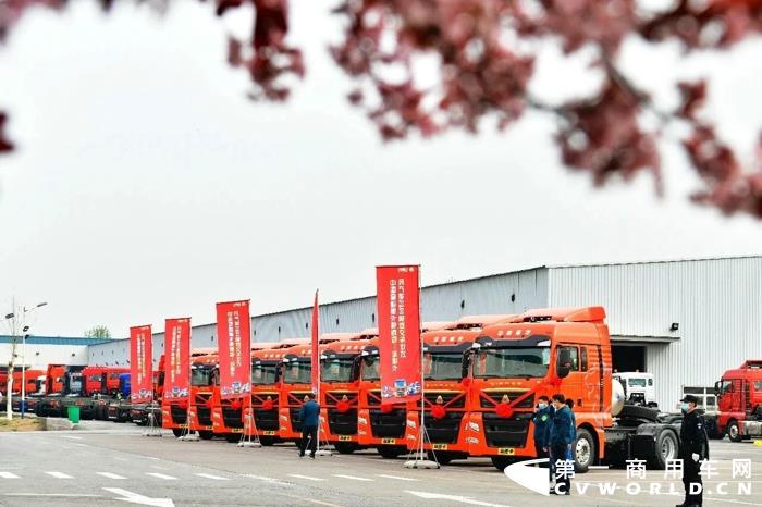 7月份实现营收152.7亿元，同比增长130%；8月份销售重卡2万辆，同比增长80%；截止到9月2日收盘，股价较3月中旬的低点上涨157%。
