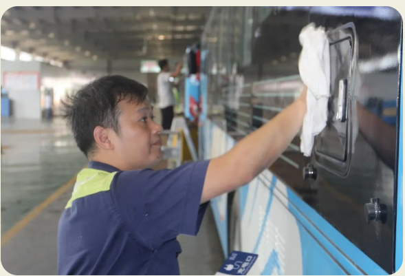日前，代表着“天更蓝、地更绿”的银隆新能源公交车正式驶入北京，代表着北京公交订单的交付已经完成，旺季生产攻坚战获得阶段性的胜利。