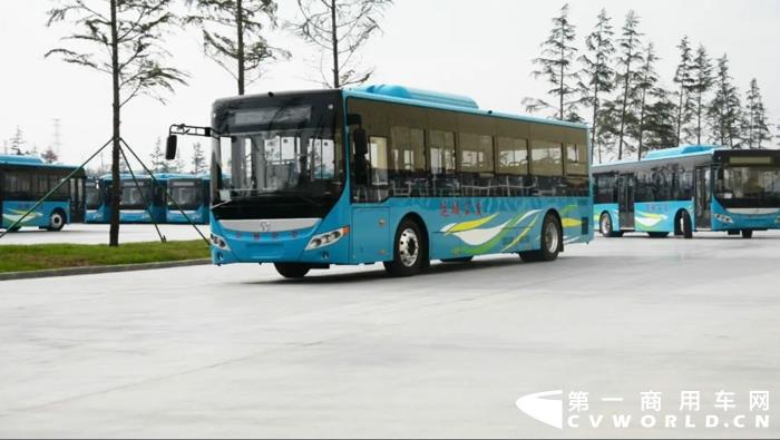 2020年10月18日，在这秋高气爽，充满丰收之喜的季节里，大运新能源公交车交车仪式在大运新能源汽车生产基地隆重举行。