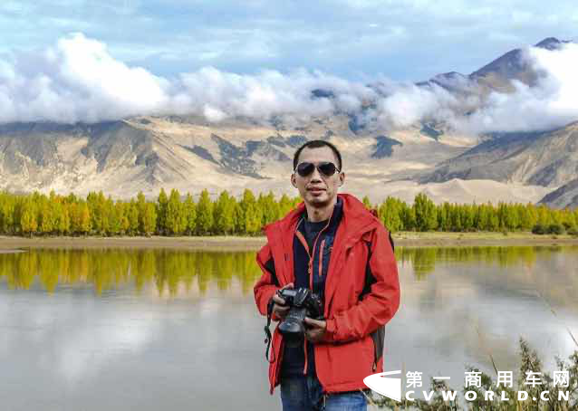 浪迹江湖，是许多人终生的梦想；走进西藏，则是走进这梦想中的天堂。有这样一个人，4年21万公里，用前进的车辙追赶梦想，用相机的镜头定格美好，他就是福田图雅诺车主杨先生，一个走遍中国的追梦人。