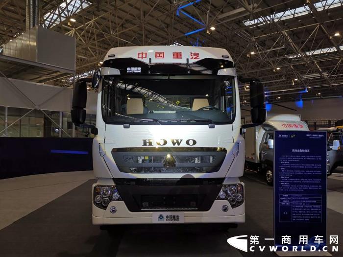 重汽豪沃TX系列6×2载货车（豪华版），重汽MCO7H国六发动机.jpg