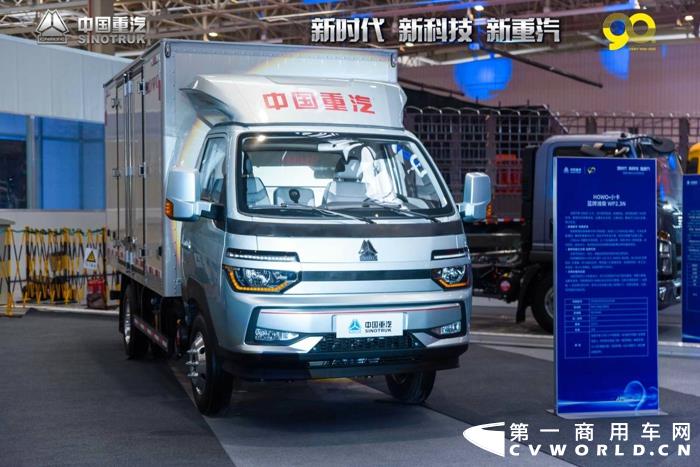 商用车年会大戏开场了，今年又是中国重汽打响了“第一枪”。11月20日，以“新时代 新科技 新重汽”为主题的中国重汽集团2021年云商务大会在济南举行。