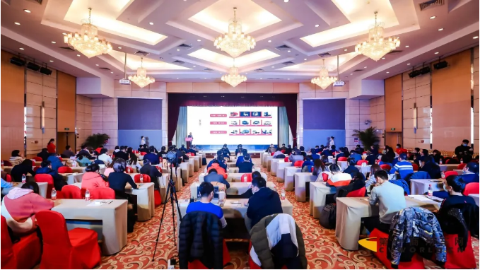 11月25日，2020（第五届）“谁是第一”商用车年度评选总决赛暨颁奖典礼在北京举行。法士特·智行变速器以其高度智能化和优异性能，荣获“2020年度第一自主创新集成式AMT变速器”。