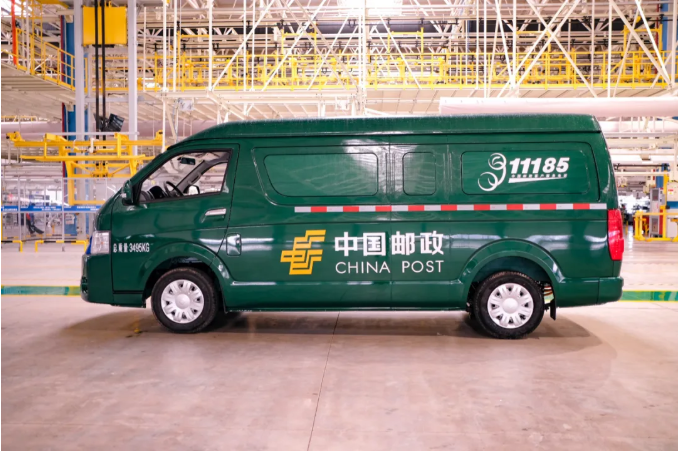 11月27日，吉利商用车在义乌基地向中国邮政集团交付71台远程E6车型，并将发往大连、深圳、上海、十堰四地，服务于全球最大的邮政网络。