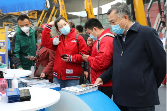 今日，11月24日，Bauma CHINA 2020，在上海新国际博览中心正式开幕。徐工携“钢铁军团”雄踞一方，尽显大国重器的非凡魅力，徐工重卡多款重磅新品惊艳浦江，有颜有料，强力吸睛。

