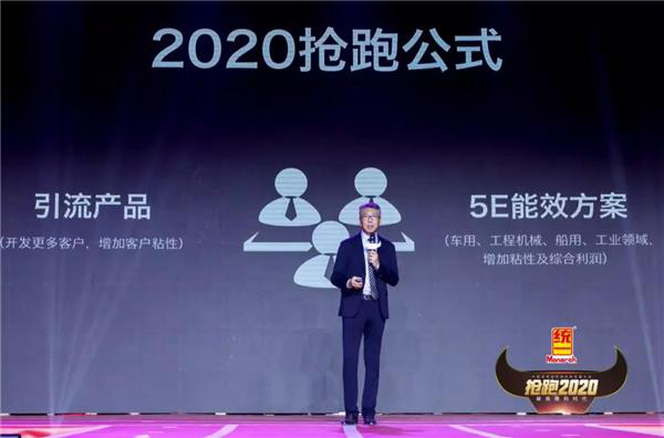 2020年跨越全年的新冠疫情，为各行各业都蒙上了一层阴影。在润滑油行业，销售额不增长、客户持续流失、利润空间下降，各家企业的发展可谓是且行且艰难。而对于统一润滑油而言，在“2020抢跑公式”的加持下一路抢跑，成绩斐然。尤其是在拓宽利润渠道方面，统一润滑油通过精研产品质量、推陈出新的手段、创新多元化的盈利模式，与合作伙伴一同实现了利润的快速增长。