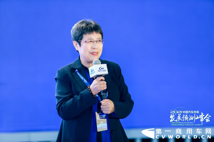 2020年12月11日，“2021中国汽车市场发展预测峰会”（以下简称“预测峰会”）在北京顺利召开。预测峰会由中国汽车工业协会（以下简称“中汽协会”）主办，中汽协会市场贸易委员会和汽车纵横全媒体联合承办，天津大学中国汽车战略发展研究中心、北京汽车博物馆作为支持单位对本次预测峰会的召开给予了大力支持。