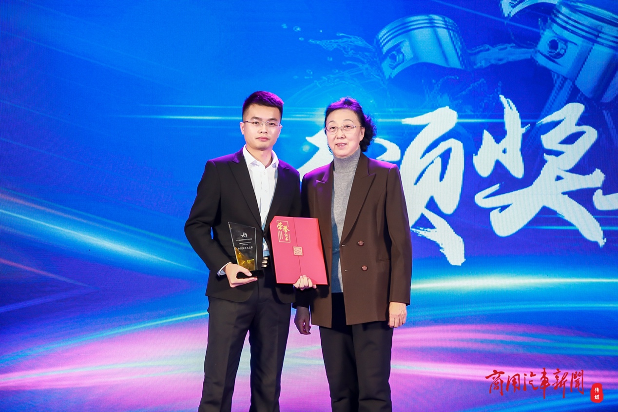 12月17日，“致敬•十年 第十届我信赖的商用车动力评选”（以下简称“动力评选”）颁奖典礼在北京举行。