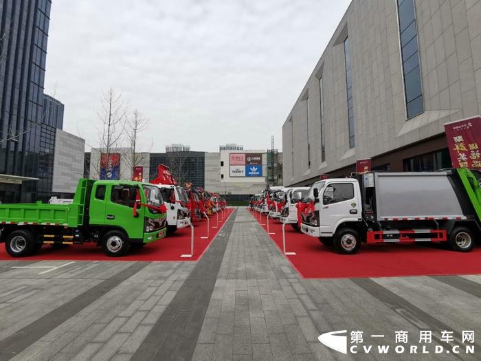 12月16日，以“聚群英智慧 谋福瑞新篇”为主题的东风汽车股份有限公司工程车事业部2021商务年会在湖北襄阳举行。