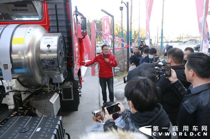 12月30日，东风商用车有限公司在银川、西安、太原、乐山四城同步举行“燃动未来，气定山河”东风天龙KX、KL燃气牵引车上市活动。