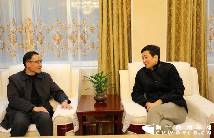 玉柴股份董事长晏平会见湖北三环董事长高红卫_副本.jpg