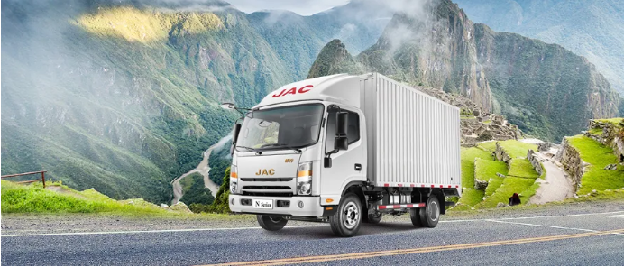2020年收官之际，秘鲁传来捷报，40台轻卡批量交付秘鲁JIMENEZ集团，本次批量交车是JAC进入秘鲁市场10年以来，最大的大客户成交订单。