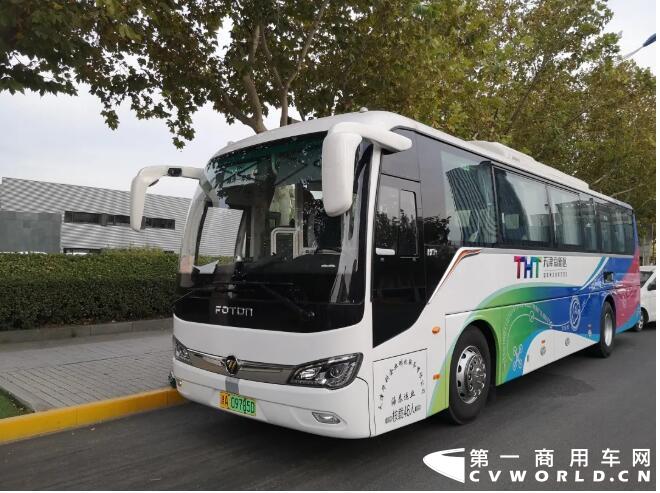 近日，福田欧辉BJ6117纯电动城间客车批量交付天津华科企业孵化服务有限公司（以下简称：天津华科），为员工带来上下班通勤的全新体验。