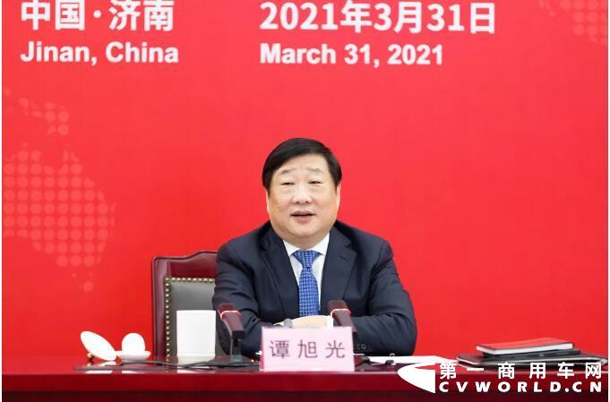 2020年业绩如此抢眼，2021年还有何看点？在日前召开的潍柴2021业绩发布视频会上，山东重工集团、潍柴集团、潍柴动力董事长谭旭光针对资本市场聚焦的话题，如关于退休、国六重卡、燃料电池、碳达峰、蓝牌轻卡新规等，进行了互动交流，诚意满满，干货满满！