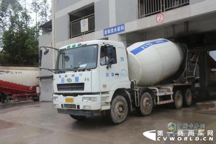 星马搅拌车4.jpg