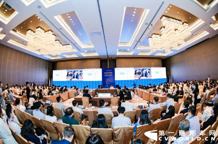 2021年6月17-19日，第11届中国汽车论坛将在上海嘉定举办。站在新五年起点上，本届论坛以“新起点 新战略 新格局——推动汽车产业高质量发展”为主题。