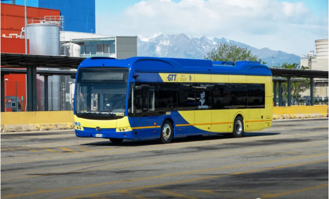 当地时间5月21日，比亚迪宣布赢得意大利都灵市50台纯电动巴士订单，这是当地有史以来最大的纯电动大巴招标项目，客户是“回头客”都灵公交集团（GTT）。同时，比亚迪还宣布与GTT签署了另外50台纯电动大巴采购框架协议，计划在未来四年内陆续交付并投入运营。