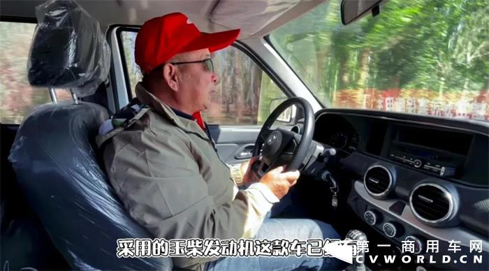 西北戈壁老司机马全军今年57岁，是西北甘肃第一批“吃螃蟹”的人，敦煌第一辆郑州日产新锐骐柴油版皮卡就是他拿下的。