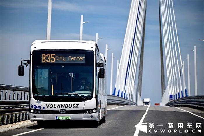 比亚迪交付首台跨国运营纯电动巴士