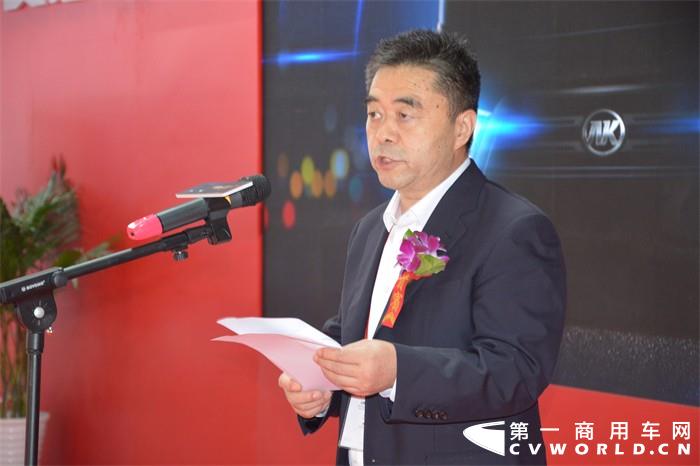 中国公路学会客车分会秘书长胡选儒致辞.jpg