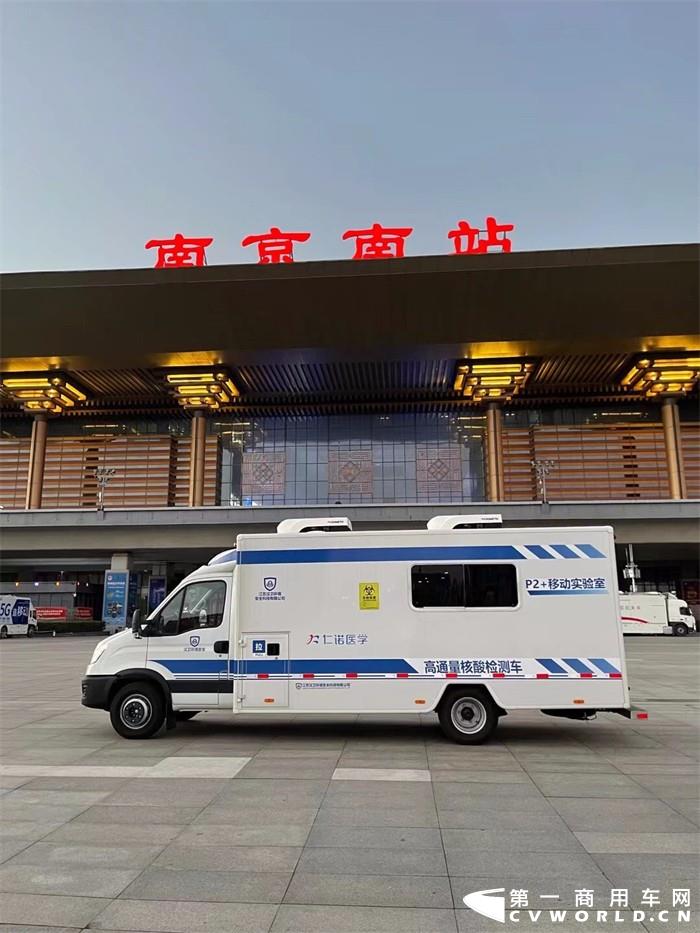 7月20日，南京禄口机场突发疫情，打破了人们平静的生活。一夜之间，南京成为了全国焦点。