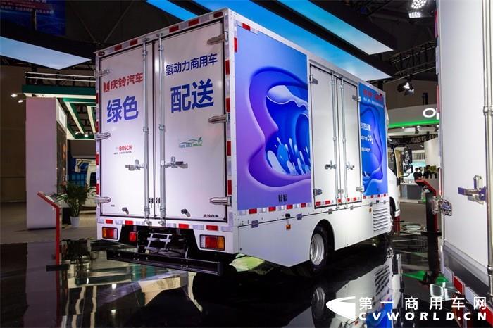 8月23日，2021中国国际智能产业博览会在重庆开幕。庆铃汽车以“臻品智造 铃动未来”为主题，集中展示新能源、智能驾驶、车联网方面的最新成果。