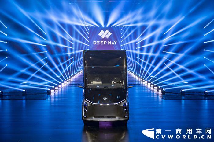 9月17日，DeepWay推出首款全正向设计研发的智能新能源重卡——星途1代，并带来H2H高速干线智慧物流全新模式。