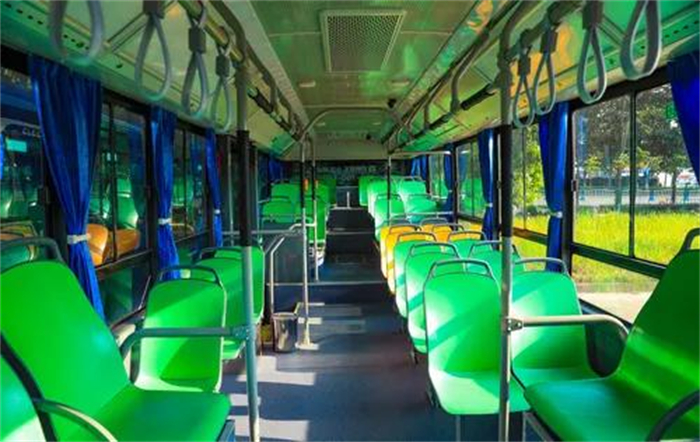 在十一长假来临之际，40台中通新N系电动客车即将在“酒城”泸州上线，为市民提供更加绿色、便捷、舒适的出行服务。