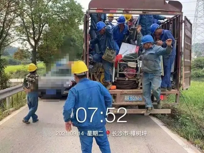 近期，长沙宁乡交警通报了3起严重超员危险驾驶案，3名嫌疑人均为当地一电力项目的货车驾驶员，都存在多次驾驶货车违法载人且严重超员行为。因涉嫌危险驾驶罪，目前三人已被刑拘。