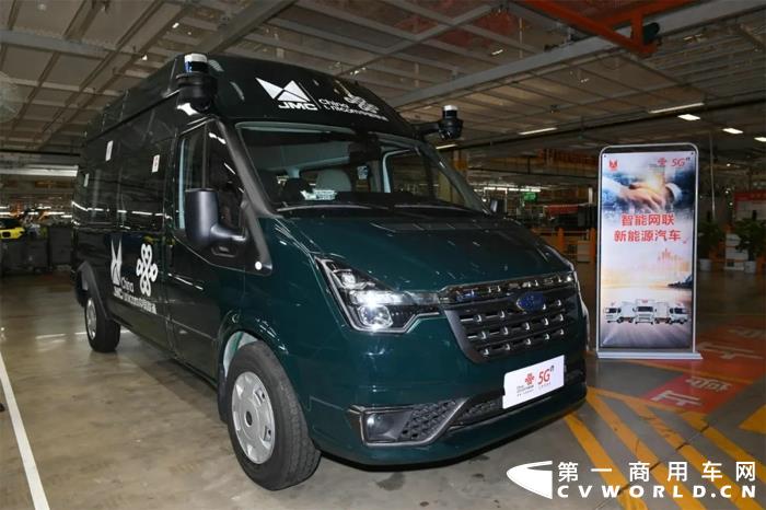 10月20日，江铃汽车与中国联通江西公司战略合作签约仪式在江铃股份富山工厂举行。