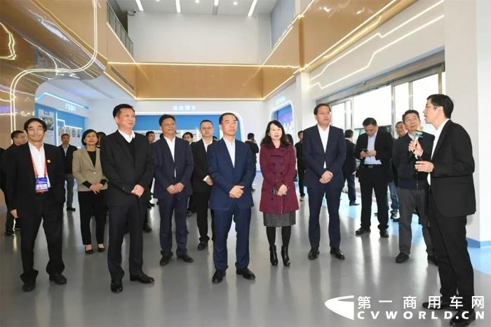 10月20日，江铃汽车与中国联通江西公司战略合作签约仪式在江铃股份富山工厂举行。