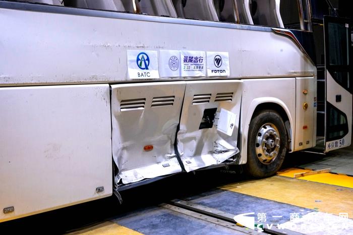 碰撞试验后的福田欧辉氢燃料客车.jpg