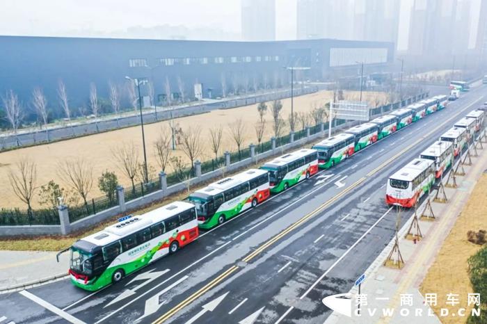 100辆宇通客车“氢”装上阵！首批车辆奔赴北京助力冬奥4.webp.jpg