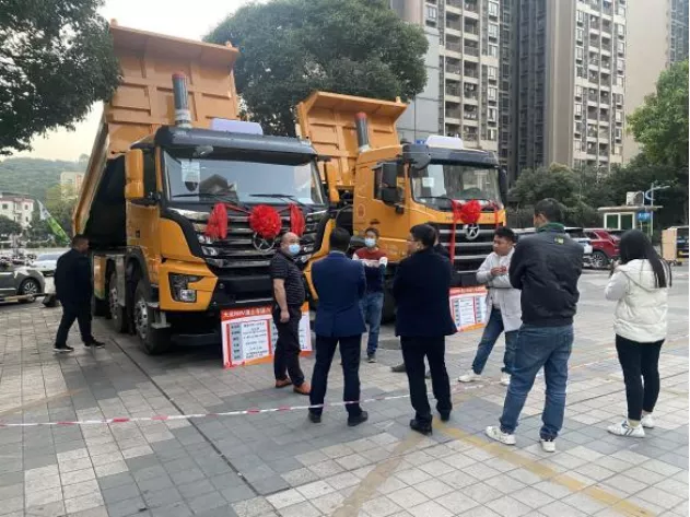 随着国家对城市建设的不断重视，各地基建工程不断加深推进，新一代司机群体对车辆品质及舒适性要求的越来越高，更需要符合现代卡友审美及实际使用的高品质产品，大运N8V轻量化渣土车应运而生。