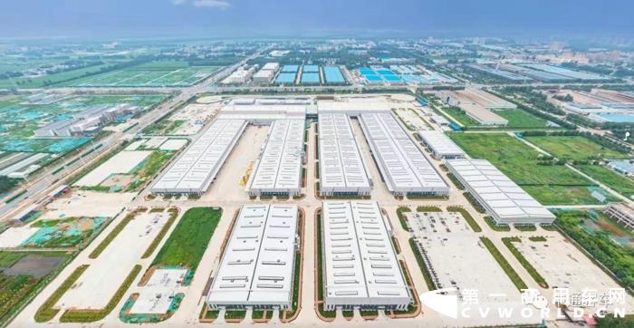 2021年，在逆境中前行，在创新中发展，是中国客车人的姿态，也是中通客车人的姿态。旧岁已展千重锦，新年再进百尺竿。2022年，中通客车将继续锚定“双碳”目标，擘画绿色蓝图，用披荆斩棘的勇气及行动引领客车行业不断突围。