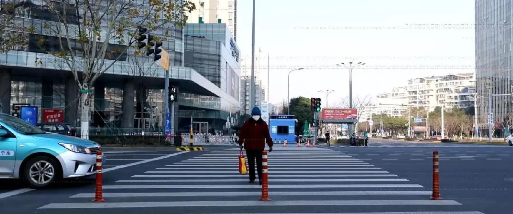 当一辆辆宇通E6S微循环小巴穿梭在宁波的街头巷尾，城市出行的“最后一公里”的问题被解决了。随着城市交通的“毛细血管”被疏通，城市的交通出行也将因这“最后一公里”的改变焕发新生，公交服务的便捷、安全、舒适、环保等概念也将被科技重新定义。