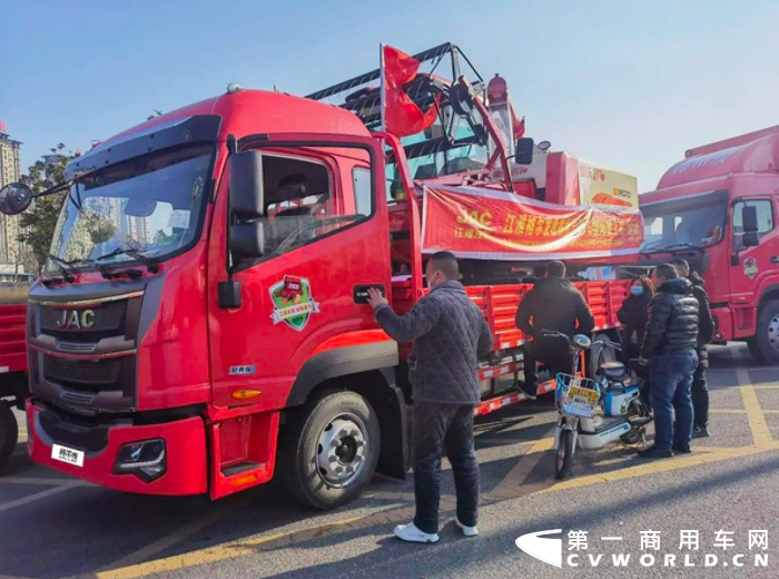 江淮重卡A6L收割机运输车4.png