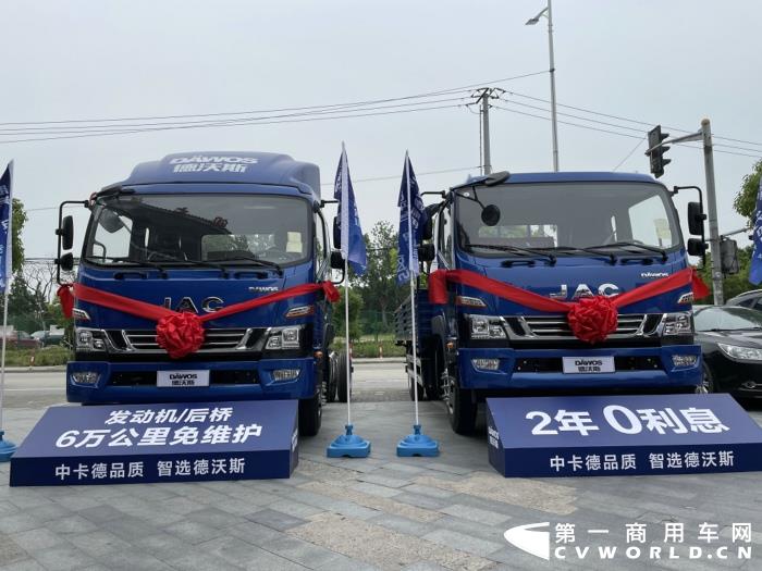 现场展车2.jpg