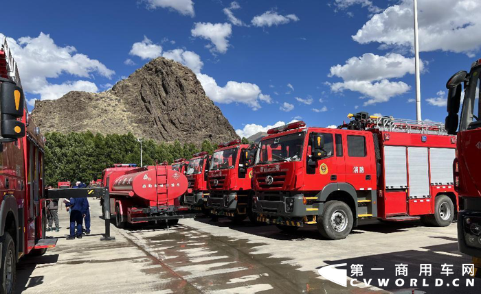 红岩4X2抢险救援车批量交付西藏消防3.png